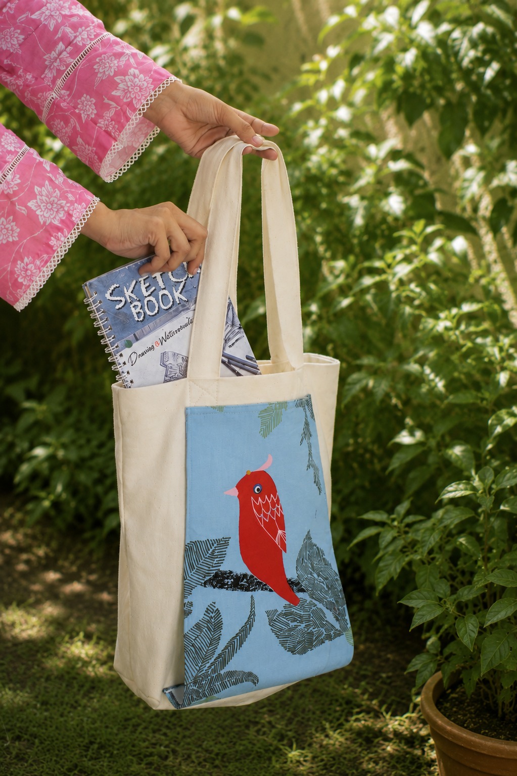 Silsila tote bag lifestyle